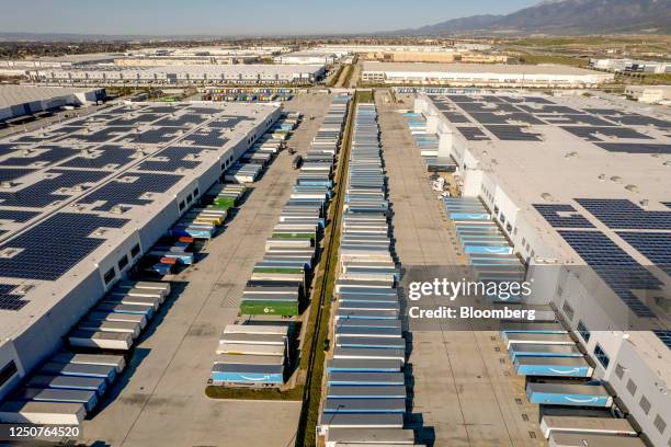 Amazon Riverside Ca Amazon Warehouse Usa Photos and Premium High Res Pictures - Getty Images