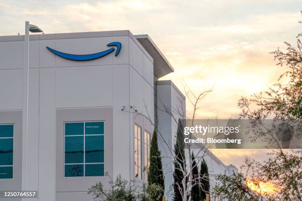 Amazon Riverside Ca 2,166 Inland Empire California Stock Photos, High-Res Pictures, and ...