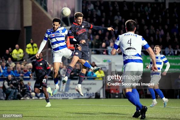Delegeren Wereldwijd Mechanica Dwayne Green of SV Spakenburg, Guus Til of PSV during the Dutch KNVB... News Photo - Getty Images Delegeren Wereldwijd Mechanica Dwayne Green of SV Spakenburg, Guus Til of PSV during the Dutch KNVB... News Photo - Getty Images