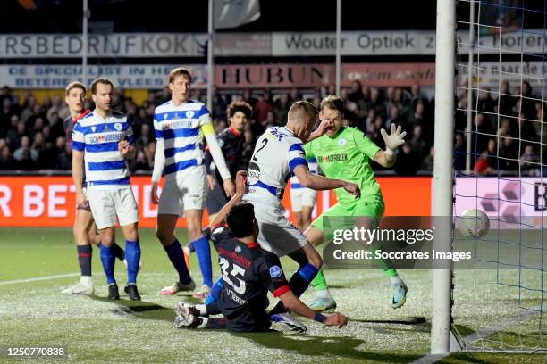 Erick Gutierrez of PSV scores the first goal to make 0-1 during the Dutch KNVB Beker match between Spakenburg v PSV at the Sportpark de Westmaat on...