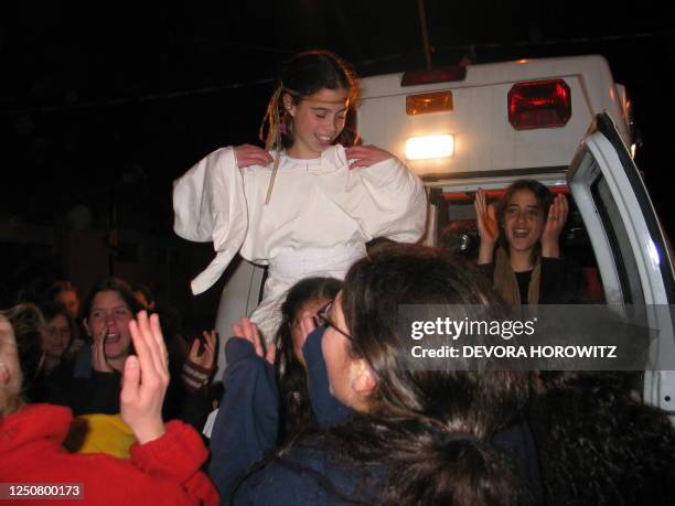 Photo prise le 05 mars 2003 par Devora Horowitz, 17 ans, lors de la fête de Pourim à Hébron d'une jeune fille déguisée en mariée. Durant deux jours,...