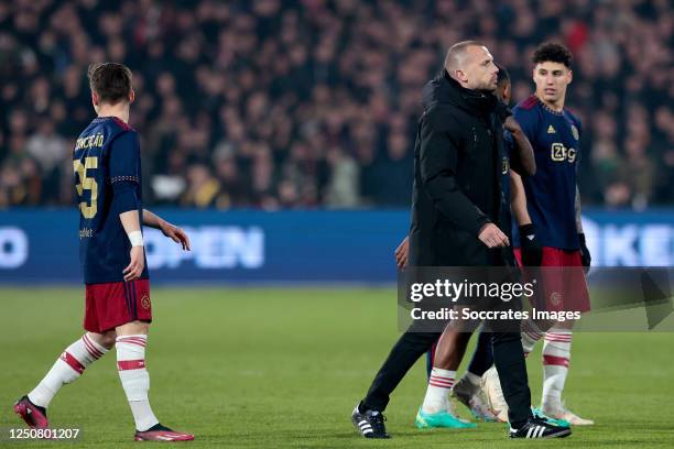 Francisco Conceicao of Ajax, coach John Heitinga of Ajax, Steven Bergwijn of Ajax, Jorge Sanchez of Ajax leaves the field because it is temporarily...