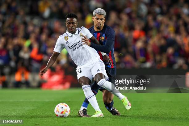 Ronald Araujo of Barcelona in action against Vinicius Jr of Real Madrid during the Copa del Rey semi-final football match between Barcelona and Real...