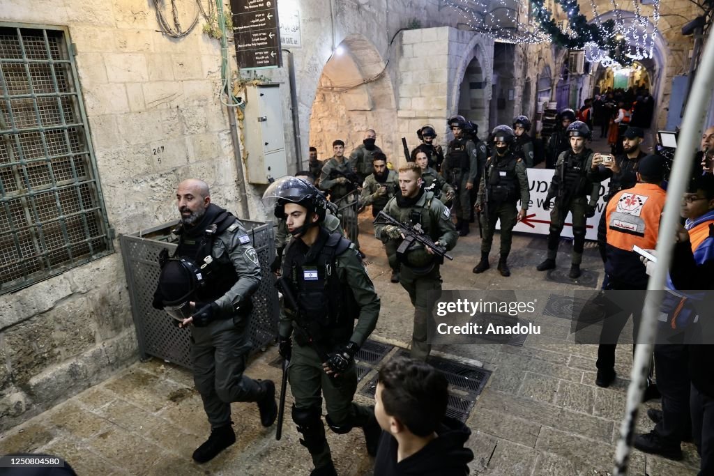 Israeli police raids Al-Aqsa Mosque