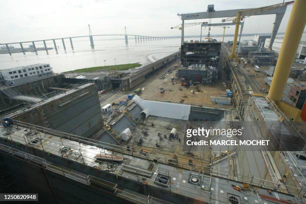Une partie d'une cuve du plus grand méthanier du monde, le Provalys, durant sa construction au mois de mai 2004 aux Chantiers Navals de l'Atlantique...