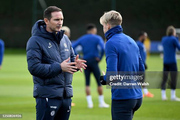 Caretaker Manager Frank Lampard of Chelsea talks to Mykhailo Mudryk during a training session at Chelsea Training Ground on April 6, 2023 in Cobham,...