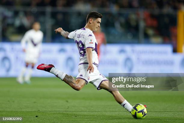 Lucas Martinez Quarta of ACF Fiorentina controls the ball during the Coppa Italia Semi Final match between US Cremonese and ACF Fiorentina at Stadio...