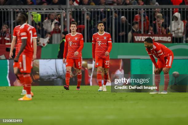 The player's of FC Bayern Muenchen looks dejected during the DFB Cup quarterfinal match between FC Bayern München and SC Freiburg at Allianz Arena on...