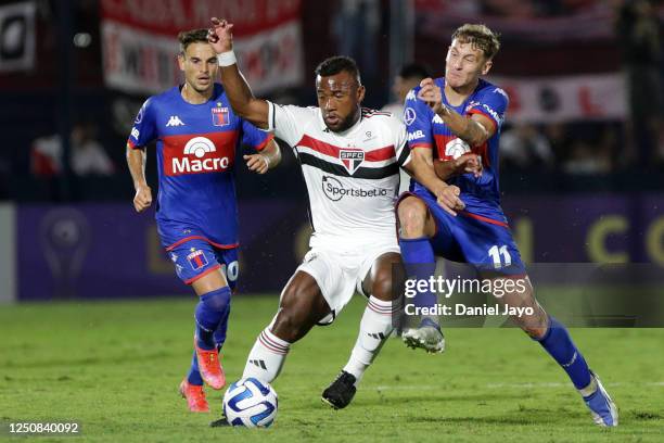 Luan of Sao Paulo battles for the ball with Facundo Colidio of Tigre during the Copa CONMEBOL Sudamericana 2023 group D match between Tigre and Sao...