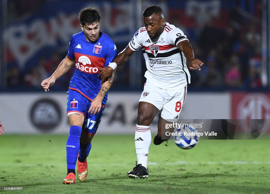 Tigre v Sao Paulo - Copa CONMEBOL Sudamericana 2023