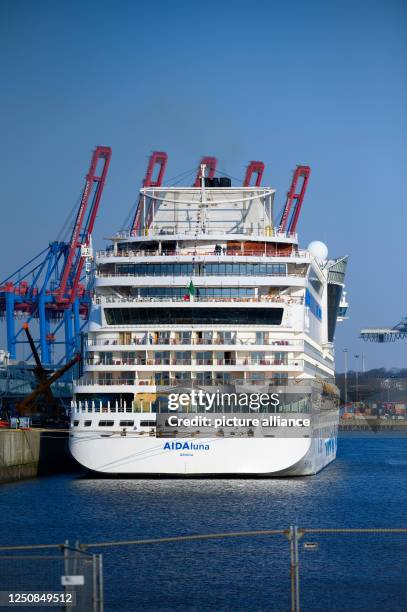 April 2023, Hamburg: The cruise ship "Aidaluna" is moored at the Steinwerder cruise terminal. Photo: Jonas Walzberg/dpa