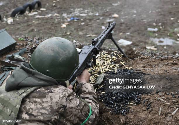 Pointing Machine Gun Photos and Premium High Res Pictures - Getty Images