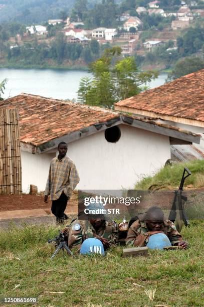 Soldiers stand guard in the streets of Bukavu, Democratic Republic of Congo, 29 May 2004 following fights between rival units which started 26 May....