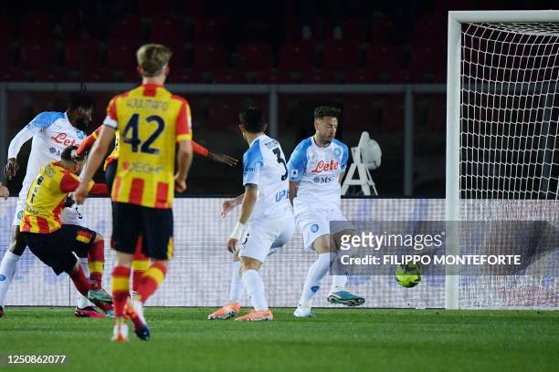 Lecce's Italian forward Federico Di Francesco shoots to score the first goal for his team during the Italian Serie A football match between Lecce and...