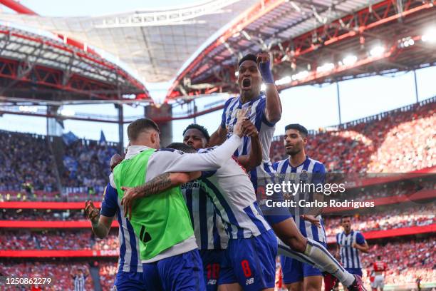 Matheus Uribe of FC Porto celebrates scoring FC Porto goal with his team mates during the Liga Portugal Bwin match between SL Benfica and FC Porto at...