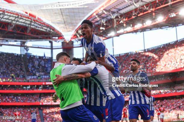 Matheus Uribe of FC Porto celebrates scoring FC Porto goal with his team mates during the Liga Portugal Bwin match between SL Benfica and FC Porto at...