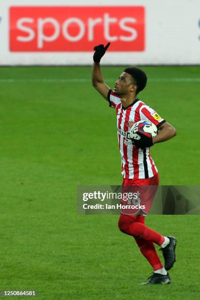 Amad Diallo of Sunderland celebrates scoring a penalty during the Sky Bet Championship match between Sunderland AFC and Hull City FC at Stadium of...