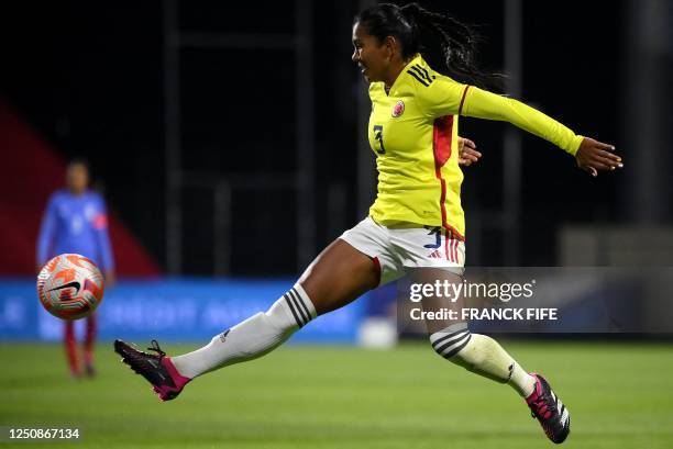 Colombia's defender Daniela Arias controls the ball during the women's international friendly football match between France and Colombia at Stade...