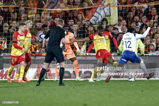 Strasbourg's South African forward Lebo Mothiba tries to score next to Lens' Austrian defender Kevin Danso during the French L1 football match...