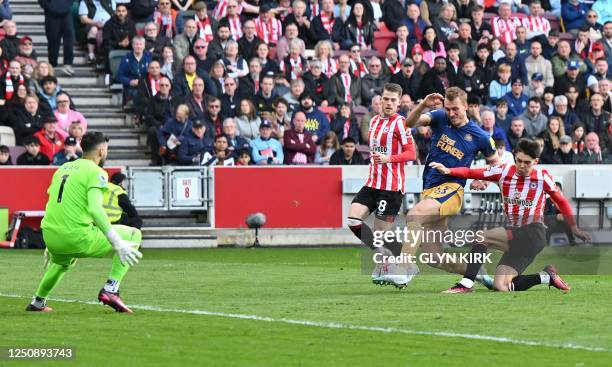 Newcastle United's English defender Dan Burn fails to score during the English Premier League football match between Brentford and Newcastle United...