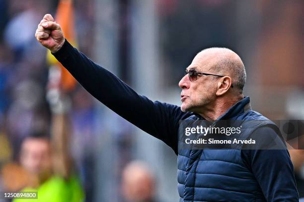 Davide Ballardini head coach of Cremonese reacts during the Serie A match between UC Sampdoria and US Cremonese at Stadio Luigi Ferraris on April 8,...