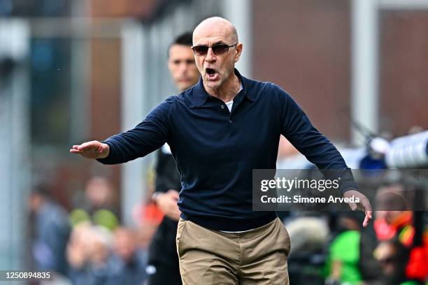 Davide Ballardini head coach of Cremonese reacts during the Serie A match between UC Sampdoria and US Cremonese at Stadio Luigi Ferraris on April 8,...