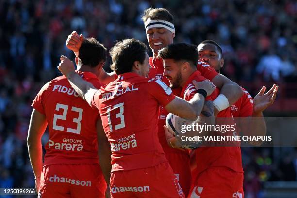 Toulouse's players celebrate after Toulouse's French fly-half Romain Ntamack scored a try during the European Champions Cup quarter-final rugby union...