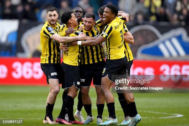 Maximilian Wittek of Vitesse celebrates 1-0 with Marco van Ginkel of Vitesse, Carlens Arcus of Vitesse, Ryan Flamingo of Vitesse, Million Manhoef of...