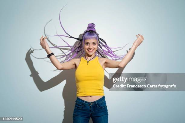 woman with pink rasta hair - gefärbtes haar stock-fotos und bilder