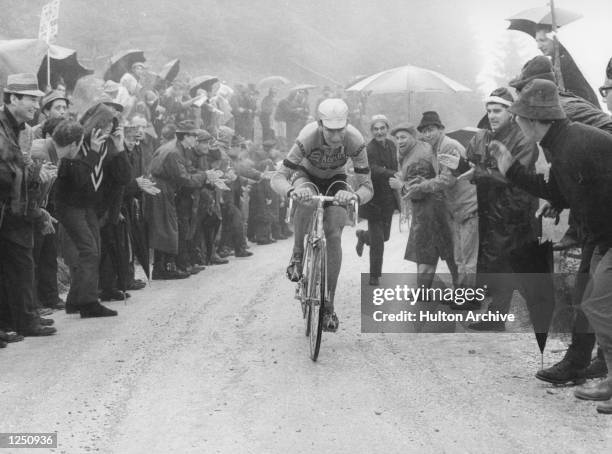 Felice Gimondi climbing the Brocon during the 20th stage of the Giro D''Italia from Cortina - Trento. Mandatory Credit: Allsport Hulton/Archive