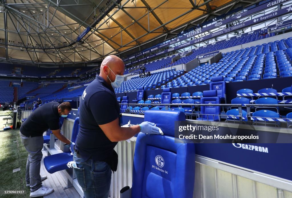 FC Schalke 04 v VfL Wolfsburg - Bundesliga