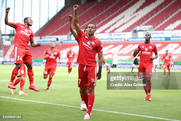 Robin Quaison of Mainz celebrates scoring his team's first goal during the Bundesliga match between 1. FSV Mainz 05 and SV Werder Bremen at Opel...