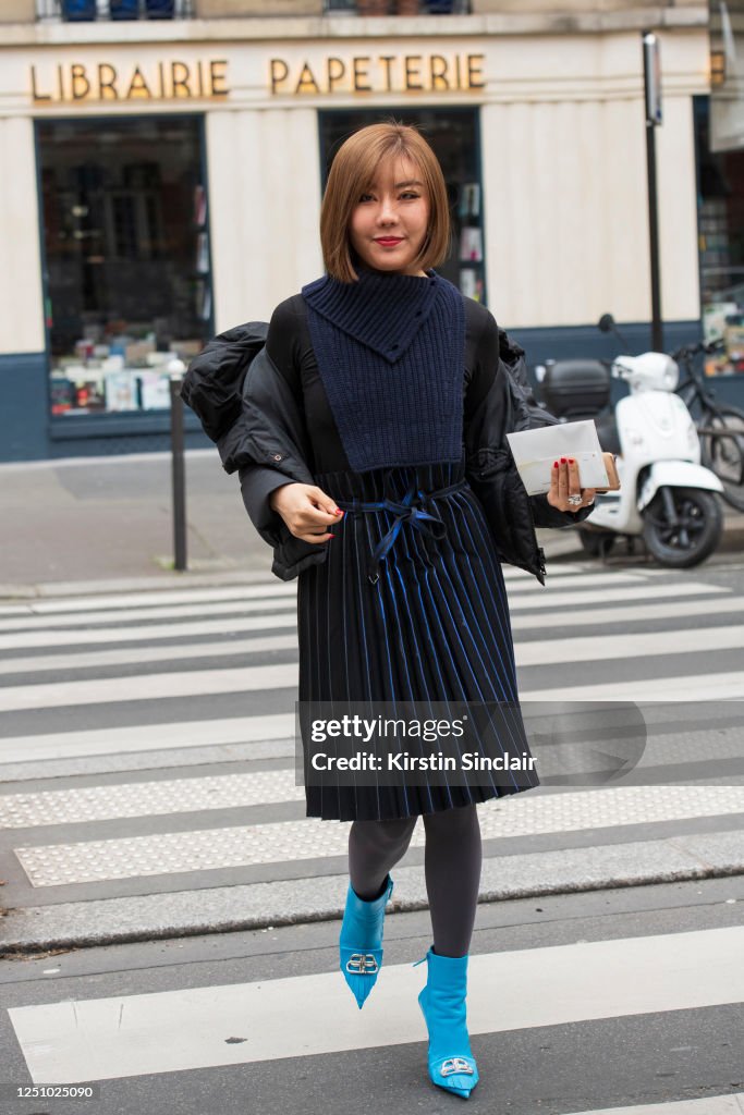 Street Style  - Paris Fashion Week - Womenswear Fall/Winter 2020/2021 : Day Seven