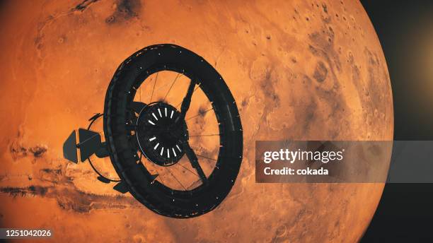 ruimtestation dat mars in een baan om de aarde draait - space travel vehicle stockfoto's en -beelden