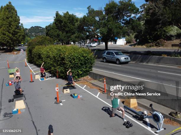 Social Distance Outside Playing Exercise Outside Social Distance Photos and Premium High Res Pictures ...