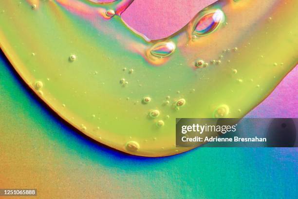 green slime - fließend stock-fotos und bilder