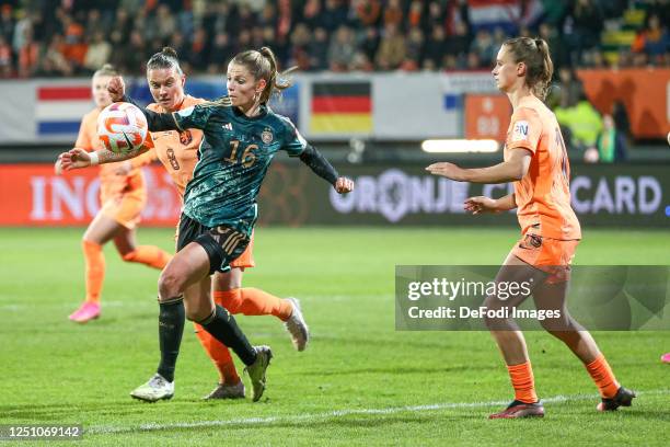 Tabea Wassmuth of Germany and Sherida Spitse of Netherlands battle for the ball during the Women's international friendly match between Netherlands...