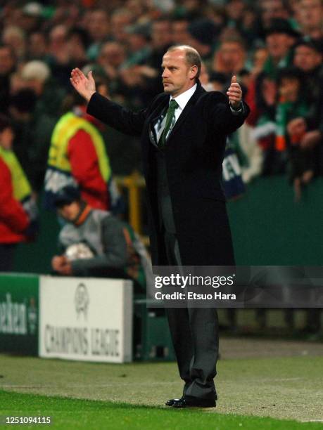 Werder Bremen head coach Thomas Schaaf gestures during the UEFA Champions League Group A match between Werder Bremen and Chelsea at the Weser Stadium...