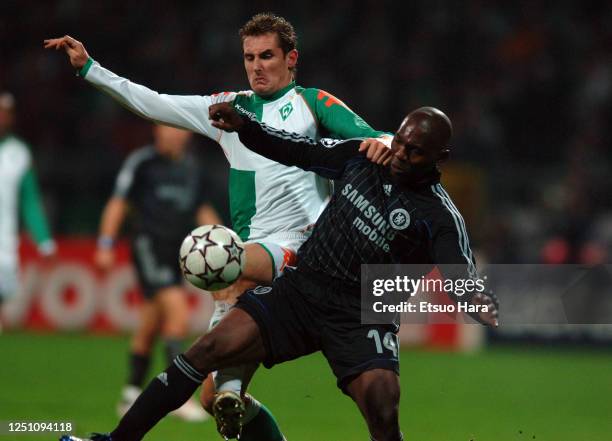 Miroslav Klose of Werder Bremen and Njitap Geremi of Chelsea compete for the ball during the UEFA Champions League Group A match between Werder...