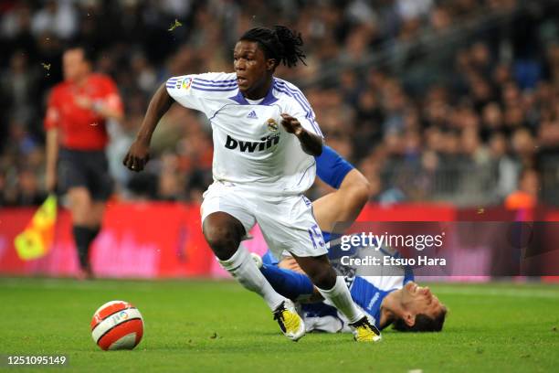 Royston Drenthe of Real Madrid in action during the La Liga match between Real Madrid and Espanyol at the Estadio Santiago Bernabeu on March 8, 2008...