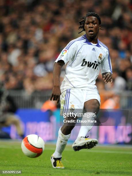 Royston Drenthe of Real Madrid in action during the La Liga match between Real Madrid and Espanyol at the Estadio Santiago Bernabeu on March 8, 2008...