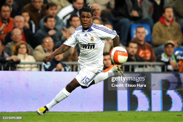 Royston Drenthe of Real Madrid in action during the La Liga match between Real Madrid and Espanyol at the Estadio Santiago Bernabeu on March 8, 2008...