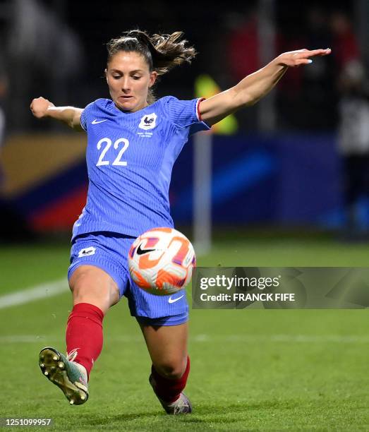 France's defender Eve Perisset controls the ball during the women's international friendly football match between France and Colombia at Stade...