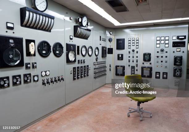 Old Computer Control Room Old Control Room Photos and Premium High Res Pictures - Getty Images