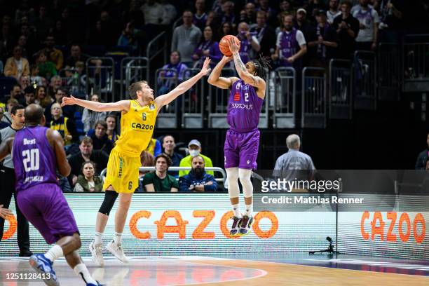 Malte Delow of ALBA Berlin and Rob Edwards of BG Goettingen during the match between ALBA Berlin and BG Goettingen on April 9, 2023 in Berlin,...