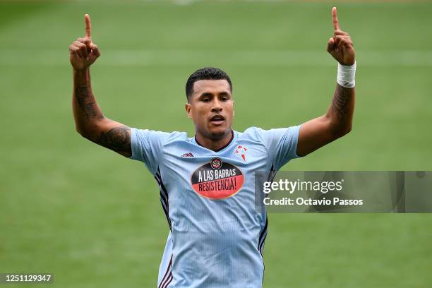 Jeison Murillo of Celta Vigo celebrates after scoring his teams first goal during the Liga match between RC Celta de Vigo and Deportivo Alaves at...