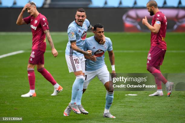 Jeison Murillo of Celta Vigo celebrates with Iago Aspas of Celta Vigo after scoring his teams first goal during the Liga match between RC Celta de...