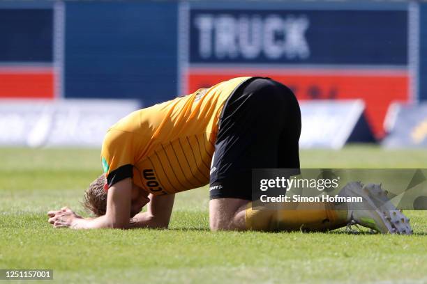 Marco Hartmann of SG Dynamo Dresden looks dejected following his sides defeat in during the Second Bundesliga match between SV Sandhausen and SG...