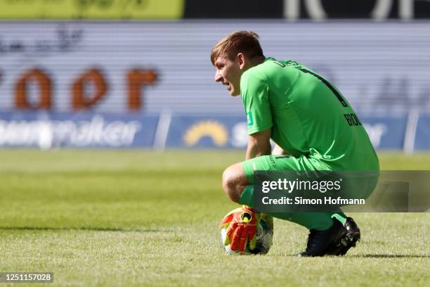 Kevin Broll of SG Dynamo Dresden looks dejected following his sides defeat in during the Second Bundesliga match between SV Sandhausen and SG Dynamo...