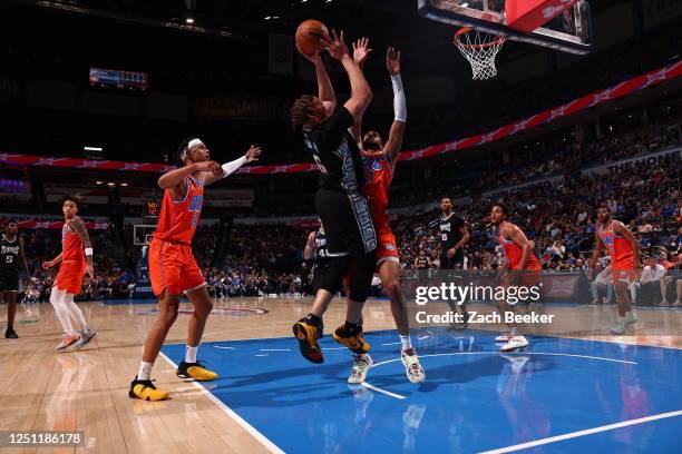 Kenneth Lofton Jr. #6 of the Memphis Grizzlies shoots the ball during the game against the Oklahoma City Thunder on April 9, 2023 at Paycom Arena in...